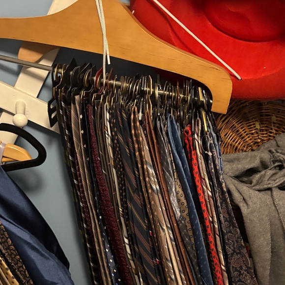 Elegant Men's Tie Collection - Picture 4 of 4